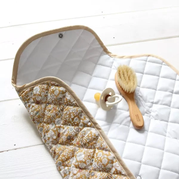 Barnabe aime le café Changing Mat Harper 67x42cm