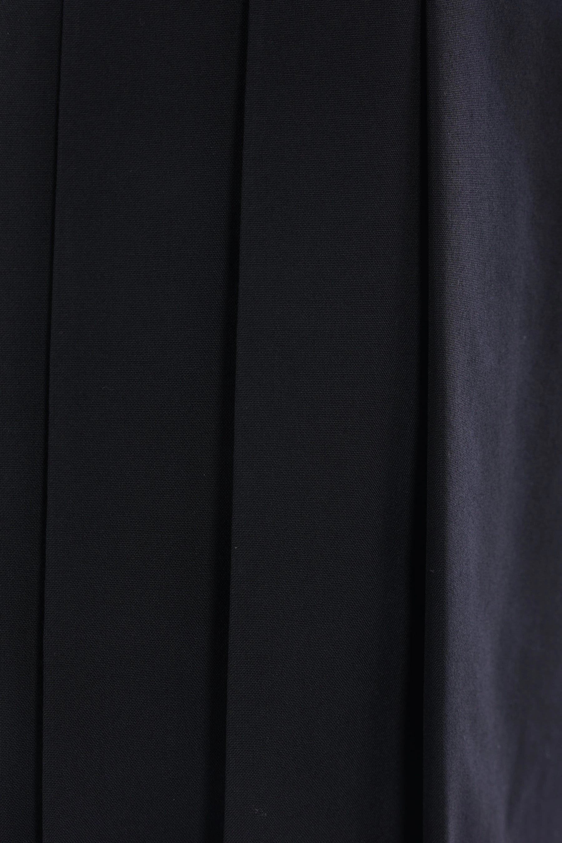 crop trousers in lightweight pleated wool