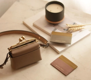 KEEPSAKE CARD CASE