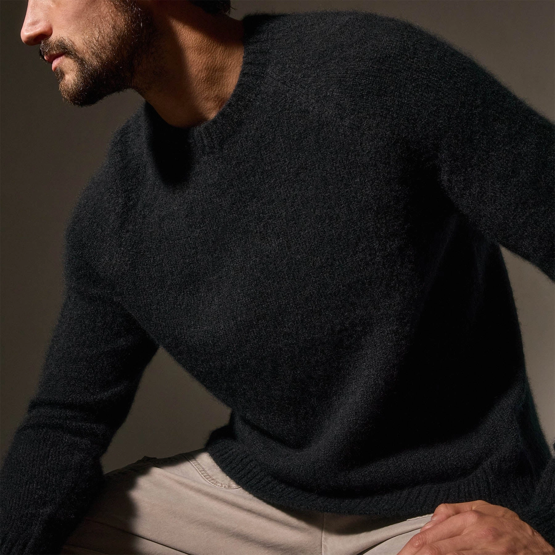 Men's Lightweight Textured Cashmere Crew Gift Set - True Black/Hazel
