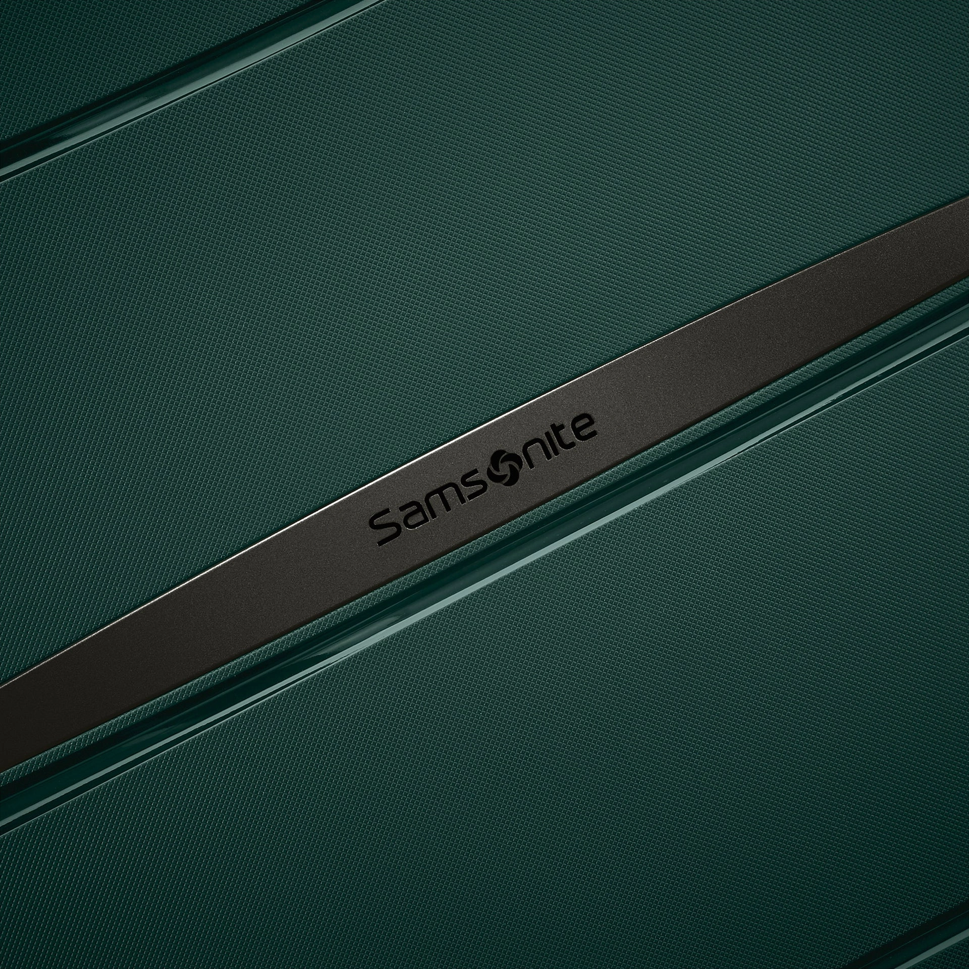 Outline Pro Hardside 29" Luggage